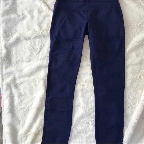 NWOT Lululemon high waisted leggings - Picture 2 of 3